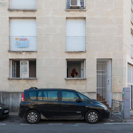 Appartement De Charme - Vue Sur Remparts - Wifi Gratuit - Parking Payant A Proximite Avignone Esterno foto