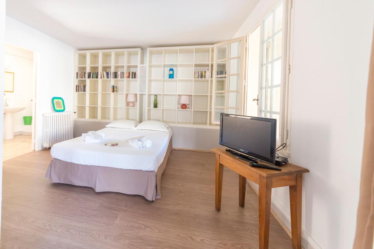 Appartement De Charme - Vue Sur Remparts - Wifi Gratuit - Parking Payant A Proximite Avignone Esterno foto