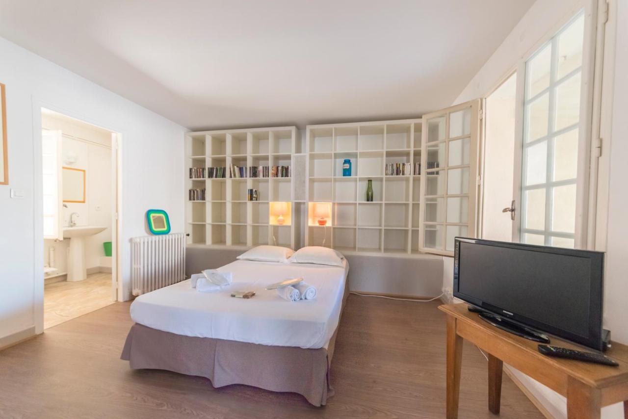 Appartement De Charme - Vue Sur Remparts - Wifi Gratuit - Parking Payant A Proximite Avignone Esterno foto